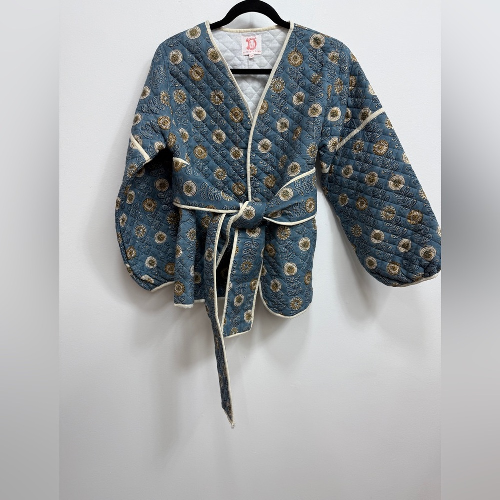 Victoria Dunn Quilted Blue Floral Women's Jacket, size XS, comes with belt.